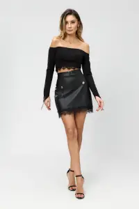 Fusta scurta neagra din piele eco accesorizata cu dantela