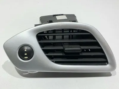 Grila ventilatie stanga fata Renault Grand Scenic 3 (2009-2011)
