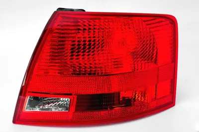 Stop tripla lampa spate dreapta potrivit AUDI A4 COMBI 2004-2008 - ( exterior , Semnalizator alb, culoare sticla: rosu)
