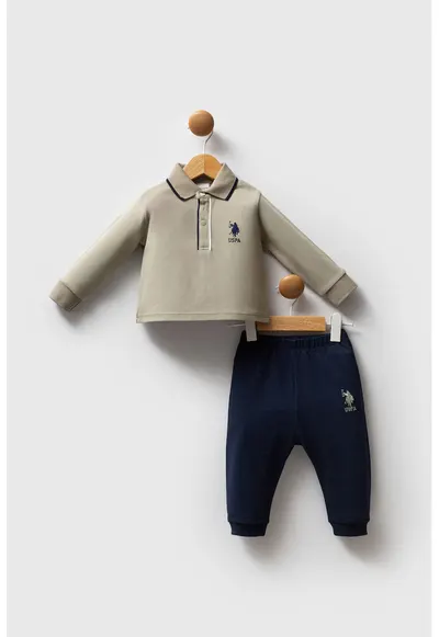 Set de bluza polo din bumbac si pantaloni de trening relaxed-fit - 2 piese - Maro taupe deschis/Bleumarin