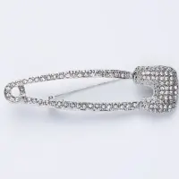 Brosa metalica argintie tip ac cu pietricele