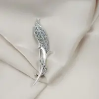 Brosa floare din argint 925 cu pietre foarte fine de marcasite
