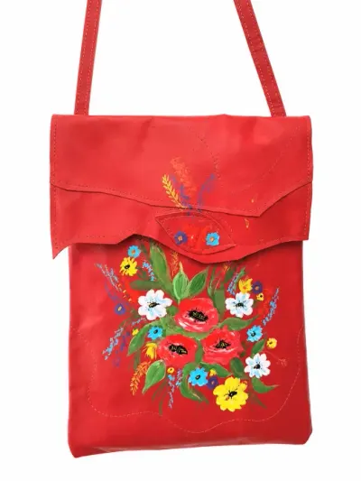 Geanta handmade rosie din piele naturala ,cu flori de camp pictate manual