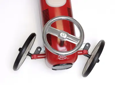 Masinuta pentru copii Vilac Vintage metalica, ride-on rosie cu roti crem