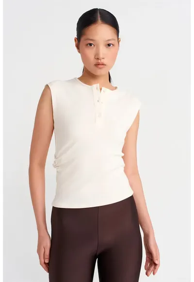Bluza dama - bluza fara maneci - alb prafuit - casual - cu nasturi
