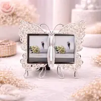 Ramă Foto Dublă AZAY Tip Fluture cu Flori și Cristale, 2 Poze 5x8 cm, 16x15 cm, Cutie Cadou Premium Inclusă