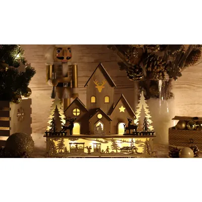 Casa cu peisaj LED de Craciun, din lemn, cu baterii Timer 6+18h,9LED, 3000K, 2xAA