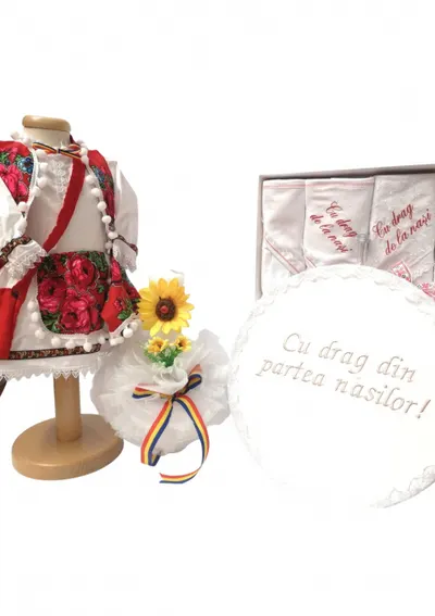 Set Botez Traditional Manuela a, 3 piese costumas, lumanare, trusou