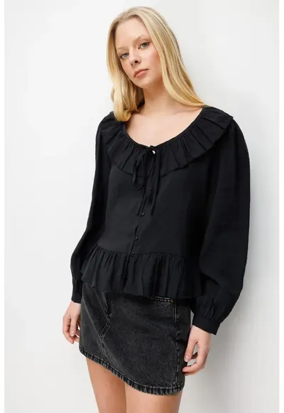 Bluza dama - cu volanase - decolteu in V - negru - textil