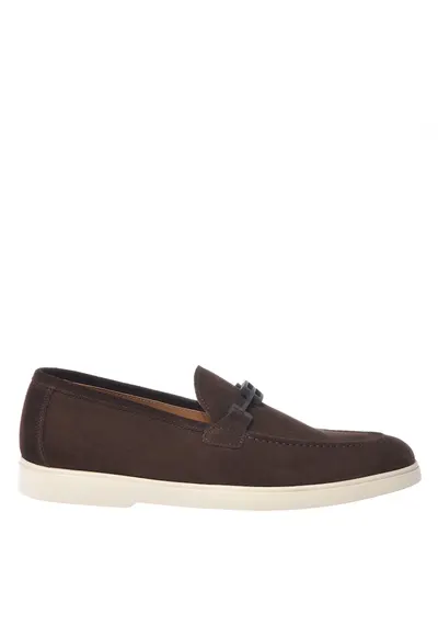 Pantofi loafer de piele intoarsa cu monograma metalica - Maro