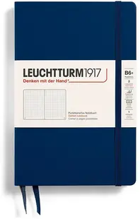 Caiet Leuchtturm1917 Paperback - B6+, albastru închis, pagini cu puncte, copertă rigidă