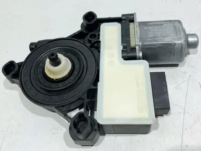 Motoras macara geam stanga spate 5Q0959407D Volkswagen Polo VI facelift (2021->) AW