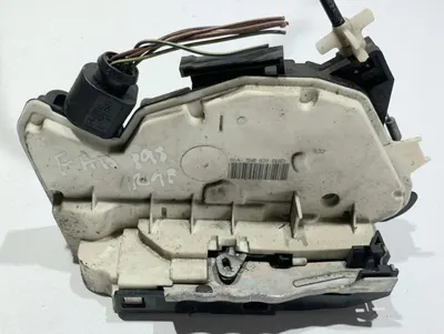 Broasca usa dreapta spate 5N0839016D Volkswagen Passat CC (2008-2012)