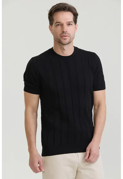 Tricou tricotat cu decolteu la baza gatului - Negru