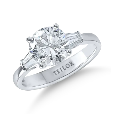 Inel din aur alb cu diamante baguette si rotunde de 2.31ct