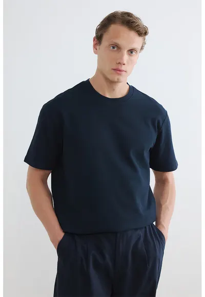 Tricou cu decolteu la baza gatului si model uni - Albastru ultramarin