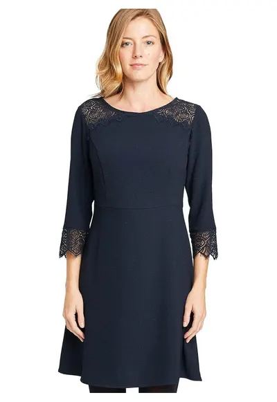 Rochie cu dantela si decupaj pe spate