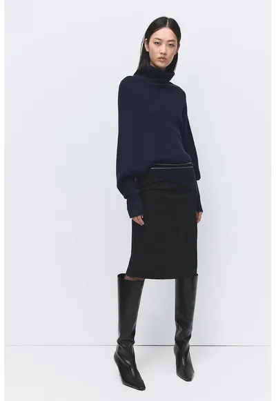 Pulover asimetric cu guler inalt - Bleumarin
