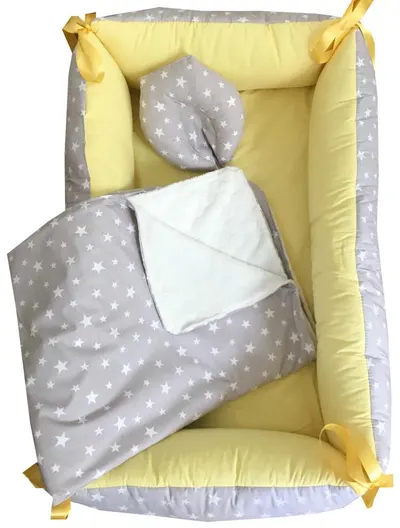 Reductor Bebe Bed Nest cu paturica si pernuta antiplagiocefalie Stelute grigalben