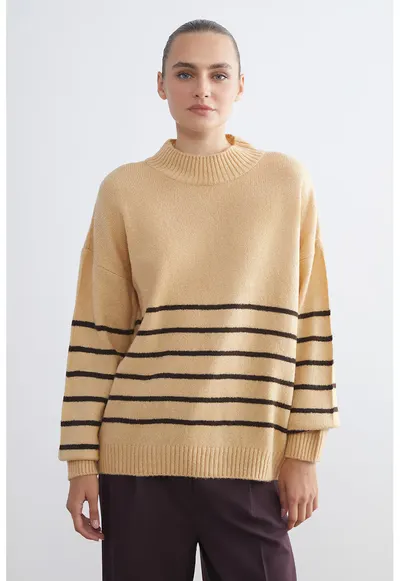 Pulover lejer cu model cu dungi - Maro camel