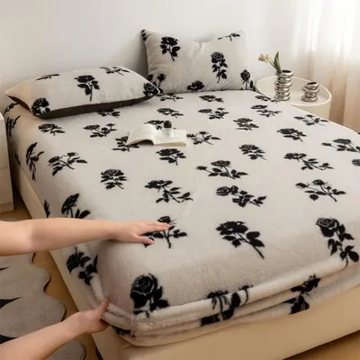 Husa Cocolino Cu Elastic Si 2 Fete Din Blanita Artificiala De Iepure - Rabbit - 180x200x25cm - Flori Gri Cu Negru - Engros