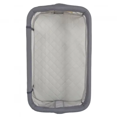 Patut Co-Sleeper Cangaroo Aura Grey 88x56 cm cu laterala culisanta, saltea cu baza ferma si husa detasabila, functie anti reflux, 7 nivele de reglare a inaltimii, 4 roti cu frana,recomandat de la nastere pana la 9 kg
