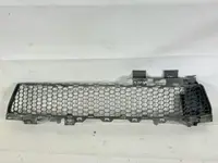 Grila centrala inferioara bara fata 628170305R Dacia Sandero 2 (2012-2017)