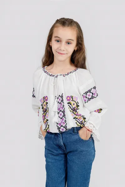 Ie traditionala alba pentru fetite cu motiv floral mov Marina
