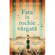 Fata in rochie vargata