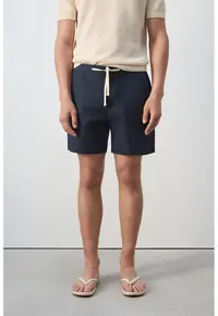Pantaloni scurti din amestec de lyocell cu snur - Bleumarin