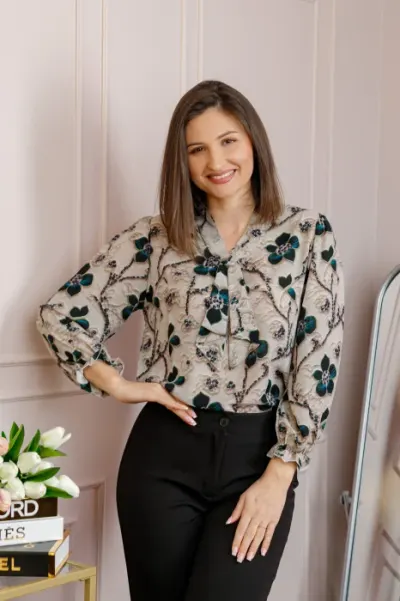 Bluza eleganta Sophie cu aplicatie tip cravata si imprimeu bej si verde petrol