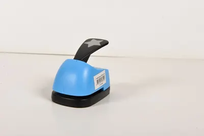 Perforator de hârtie