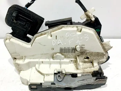 Broasca usa dreapta fata 5E1837016A Skoda Octavia 3 (2013-2017 )