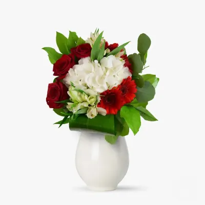Buchet cu hortensie, gerbera, trandafiri