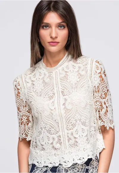 Bluza dama scurta cu decolteu inchis si maneci scurte din dantela OW-TS-E0044 - Ecru
