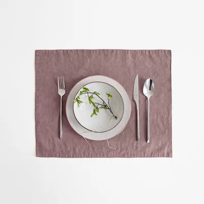 Suport din in pentru farfurie Linen Tales, 35 x 45 cm, mov șters