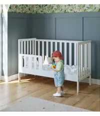Patut din lemn si MDF pentru copii Nichiduta Bambi Alb, margine din silicon pentru protectie dintisori, vopsele ecologice pe baza de apa, dimensiuni interioare 120x60 cm