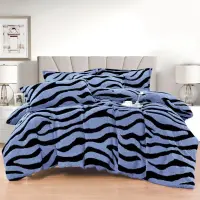 Lenjerie pat dublu, Super Pufoasa COCOLINO Sherpa, cu ELASTIC, 4 piese, Albastru, Zebra Print