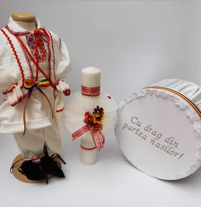 Set Botez Traditional Raul 13 - 3 piese Botez Traditional : costumas, lumanare si cufar
