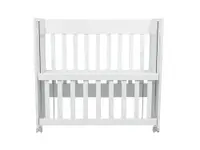 Patut pentru copii Nichiduta Mini Cot White, cu laterala culisanta, somiera reglabila pe 4 nivele de inaltime, roti cu blocare, margini rotunjite, dimensiuni exterioare 94 x 46 x 88 cm
