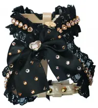 Ham ajustabil, bej, din piele ecologica, decorat cu dantela si lantisor din cristale Swarovski, circumferinta piept 31-35 cm x circumferinta gat 26 cm