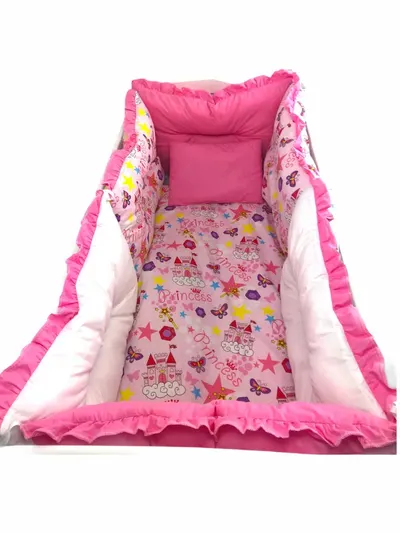 Lenjerie patut 120x60 cm cu 6 aparatori pufoase, cearsaf si paturica Castelul Printesei