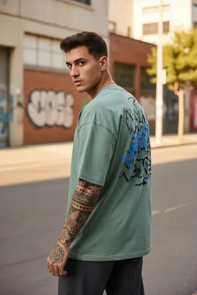 Tricou barbati vernil cu imprimeu pe spate oversize 11814 M3-4.1