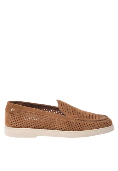 Pantofi loafer din piele intoarsa cu perforatii - Maro