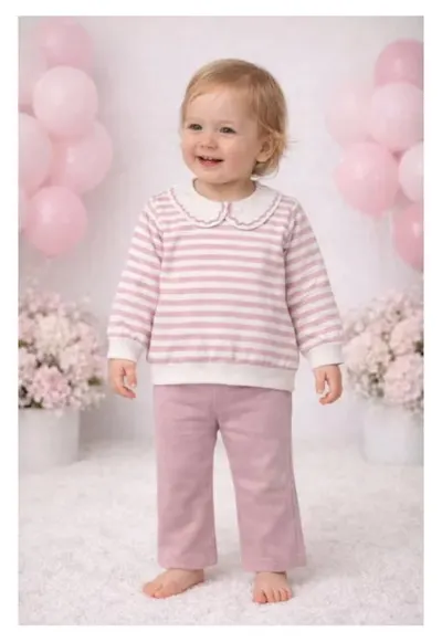Set cu dungi bymurat cu bluza in dungi si pantaloni bej comozi - Mov