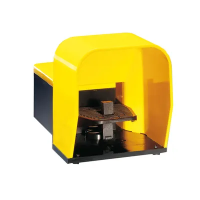 Intrerupator de Picior, K Series, One Pedal, With Two-Stage Safety Lever, Plastic Body, Close. Contacts 2no+2nc 2-Stage Snap Action