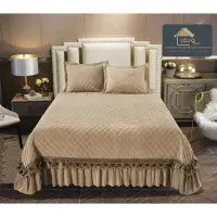 Cuvertura pat dublu, 3 piese, Catifea Matlasata cu Broderie Aurie, 250x270cm, Jojo Home, Bej