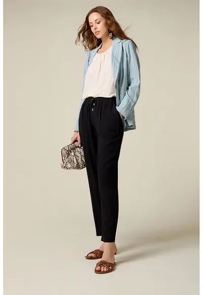 Pantaloni cu snur de ajustare si buzunare laterale - Negru
