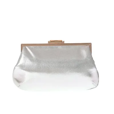 Geanta plic argintie cu design minimalist si accente aurii