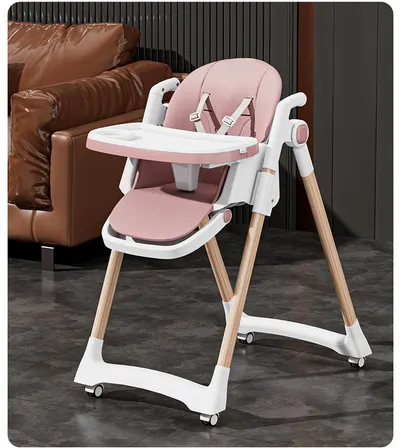 Scaun de masa pentru copii Little Mom pink, structura metalica triunghiulara, pliabil, cu spatarul si tavita ajustabile, husa detasabila, roti cu blocare